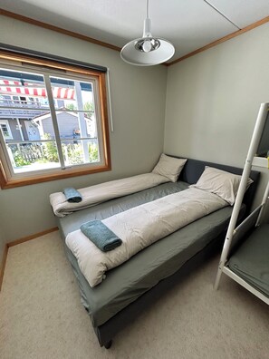 2 soverom, strykejern/-brett, wi-fi (inkludert) og sengetøy