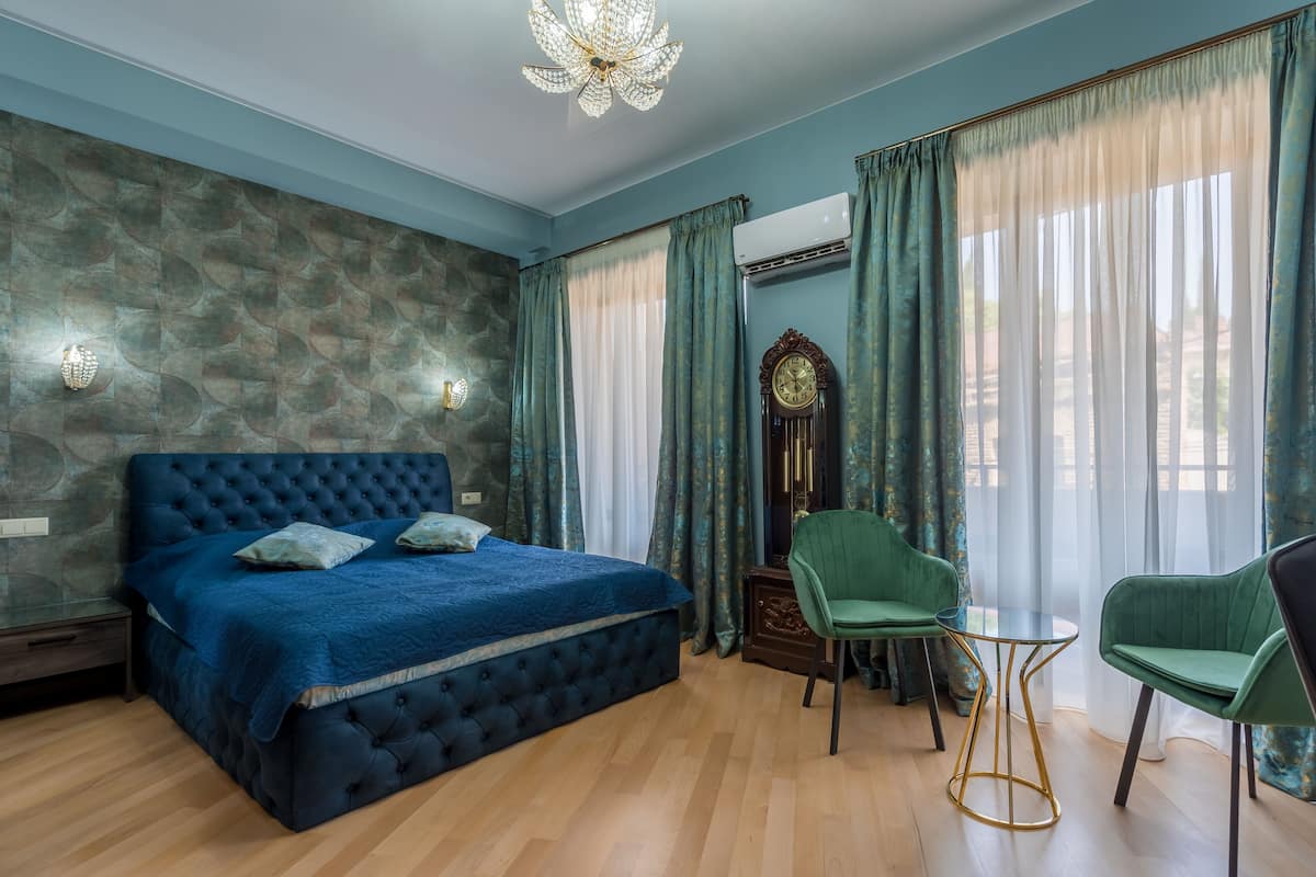 Room, Balcony, City View