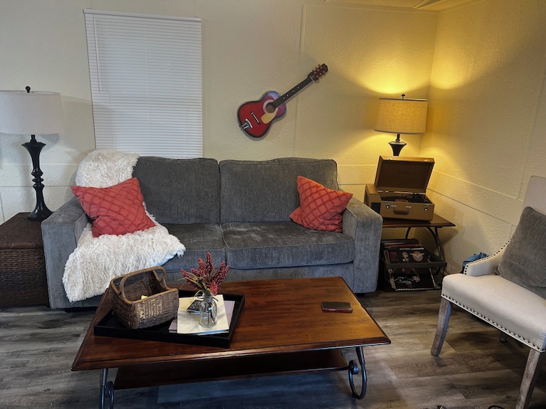 Newly Renovated, Music-themed Mobile Home! Pet-friendly! 2 Minutes From I-40! - Tennessee