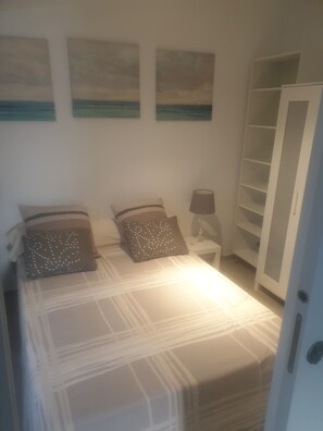 1 chambre, fer et planche à repasser, Wi-Fi gratuit, draps fournis
