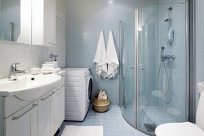 Dusche, Haartrockner, Handtücher, Seife