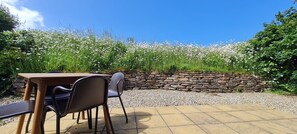 Outdoor dining - Self-catering holiday Chalet in Cornwall (Saint Merryn)