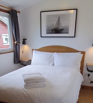 2 bedrooms, iron/ironing board, bed sheets