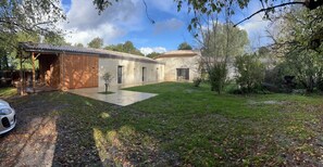 ด้านหน้าที่พัก