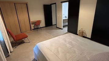 4 chambres, rideaux occultants, chambres insonorisées, draps fournis