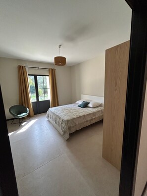 4 bedrooms, blackout curtains, soundproofing, free WiFi - BERGERIE DE L OCEAN (Gaillan-en-Medoc)