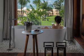 Habitación doble superior | Baño | Artículos de higiene personal gratuitos, secador de pelo y toallas