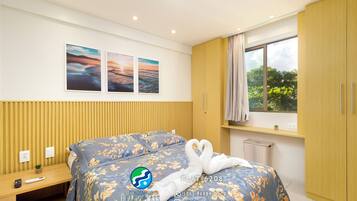 2 habitaciones, caja de seguridad en la habitación y escritorio