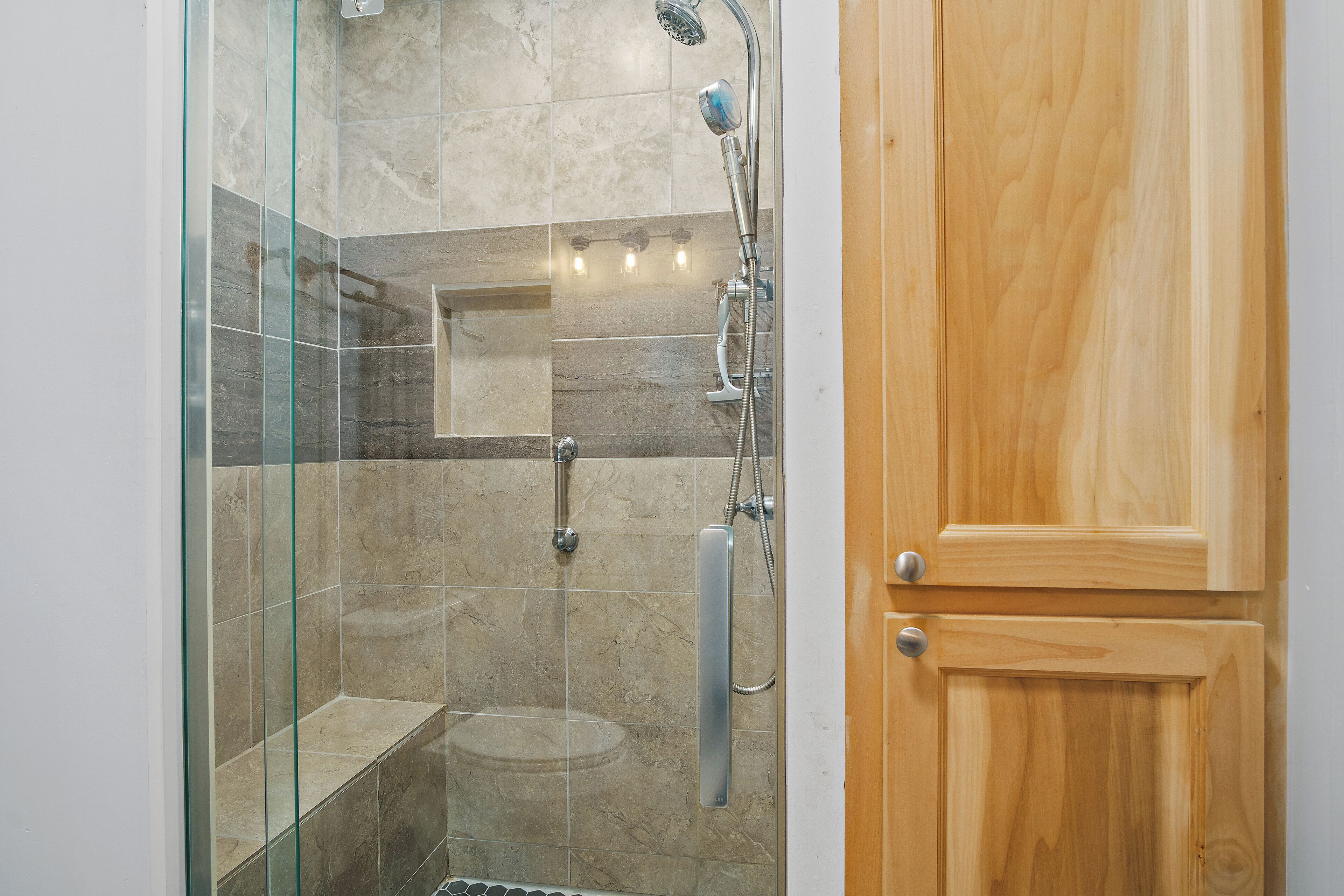Shower, jetted tub, hair dryer, towels
