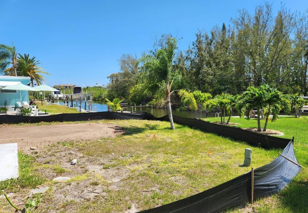 Paradise Found-3 bed 2 bath in Venice on the Legacy Trail-55 plus cottage 
