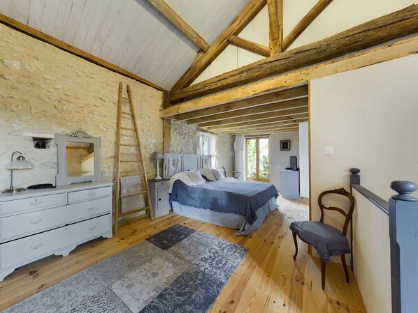 3 makuuhuonetta, silitysrauta/-lauta, ilmainen Wi-Fi