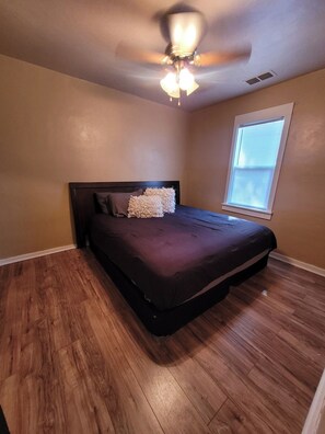 Room - Cozy one bedroom close to downtown IA and IL with no cleaning fee! (Rock Island)