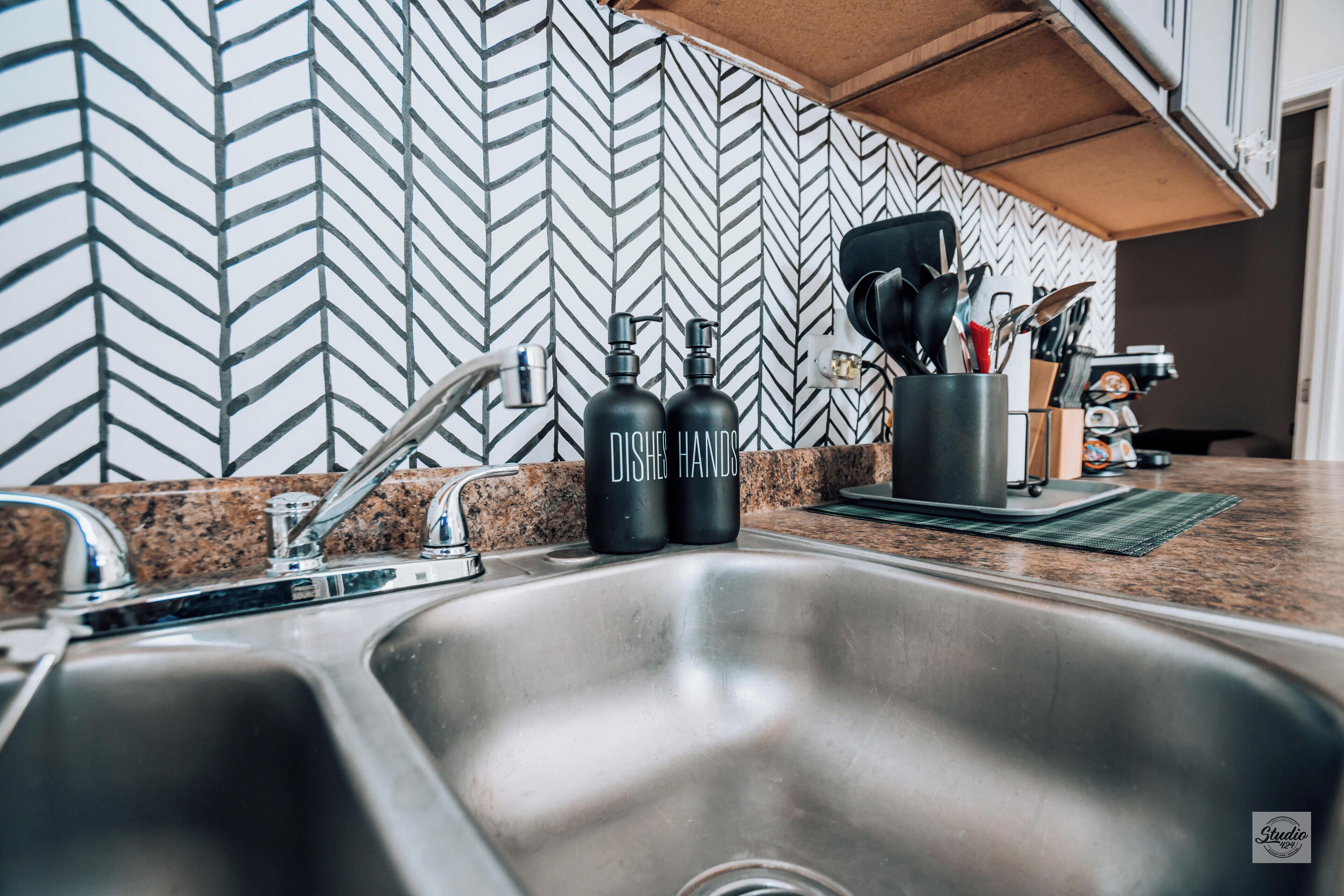 Superior Apartment | Shared kitchen facilities | Full-size fridge, microwave, oven, stovetop