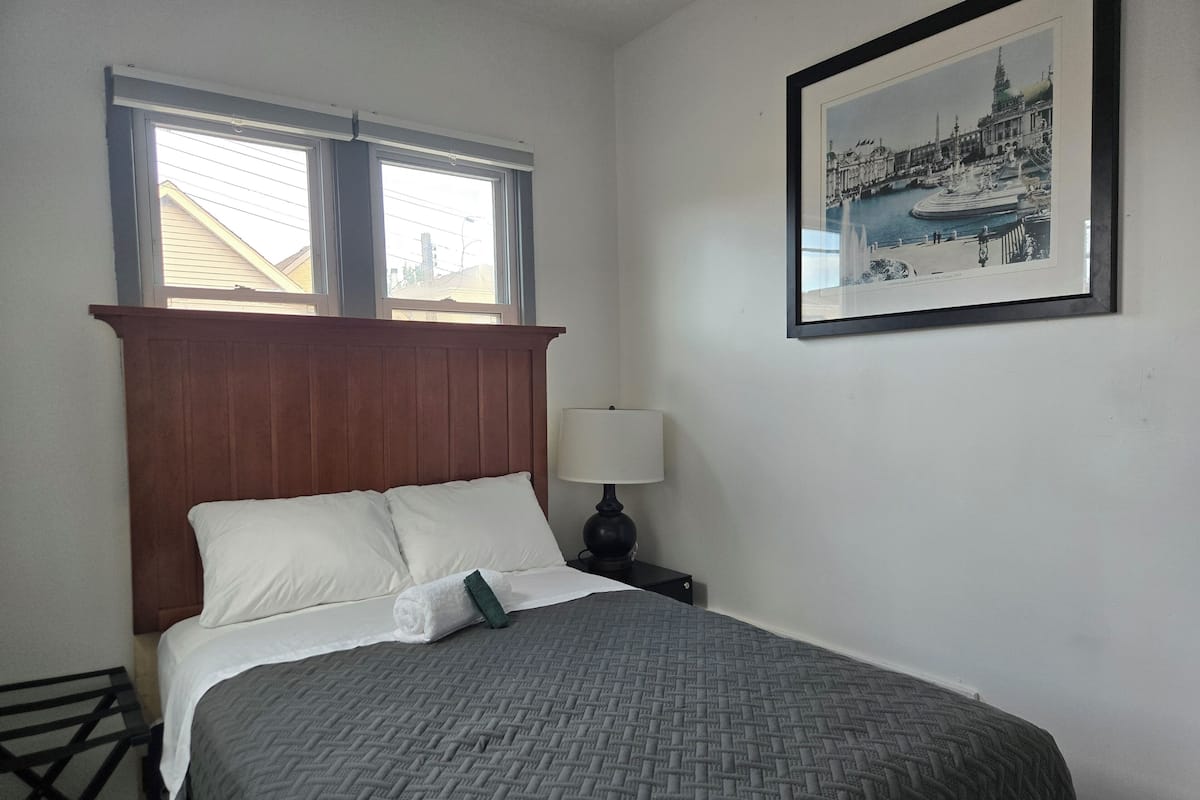 1 habitación, muebles diferentes y escritorio