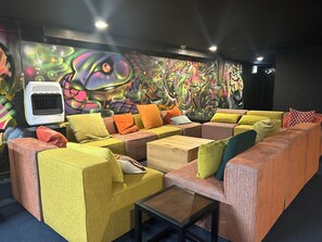 Lobby sitting area - STAY (Chicago)