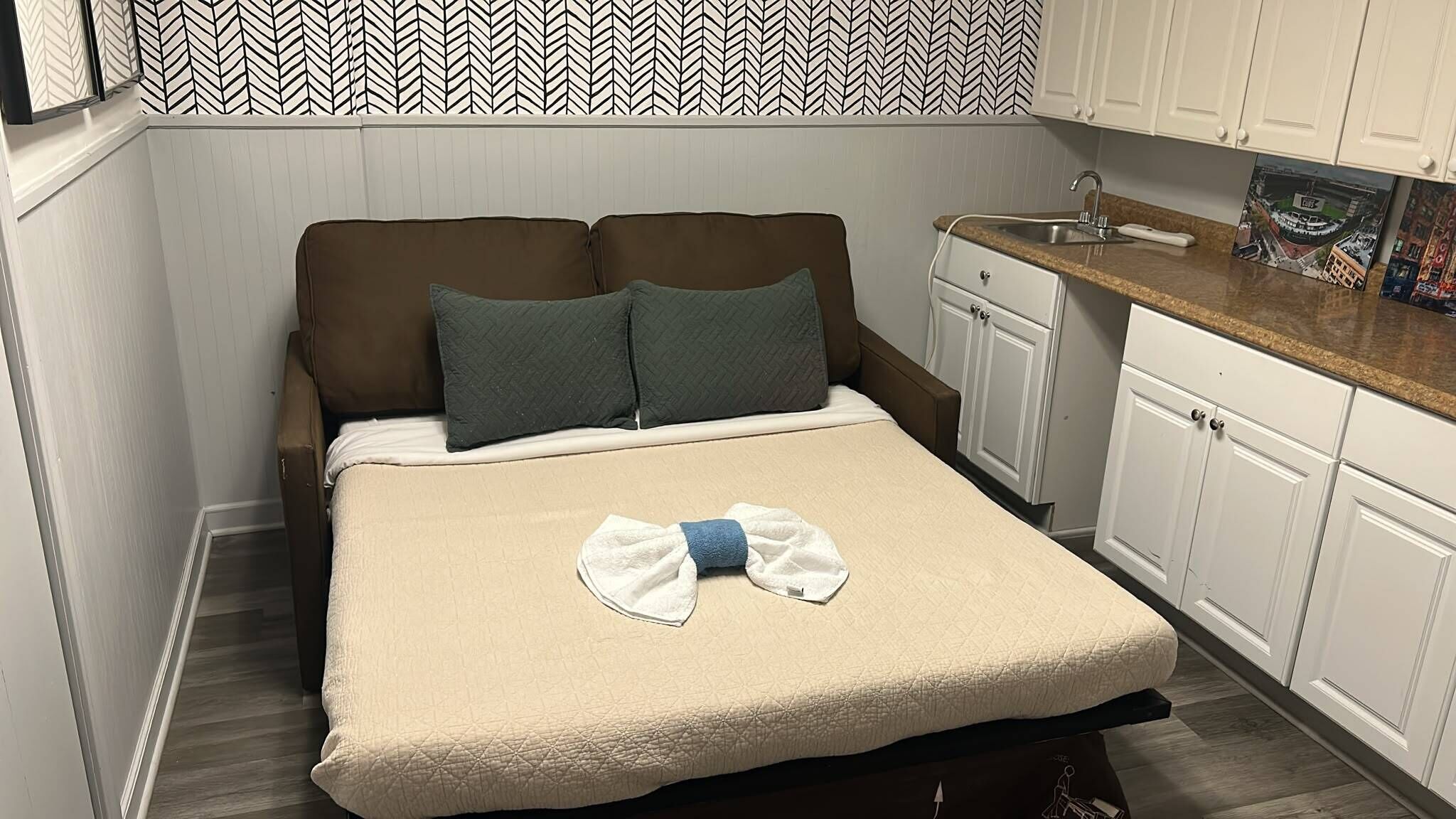 Junior Single Room, City View | Desk, laptop workspace, iron/ironing board (on request), WiFi (free)