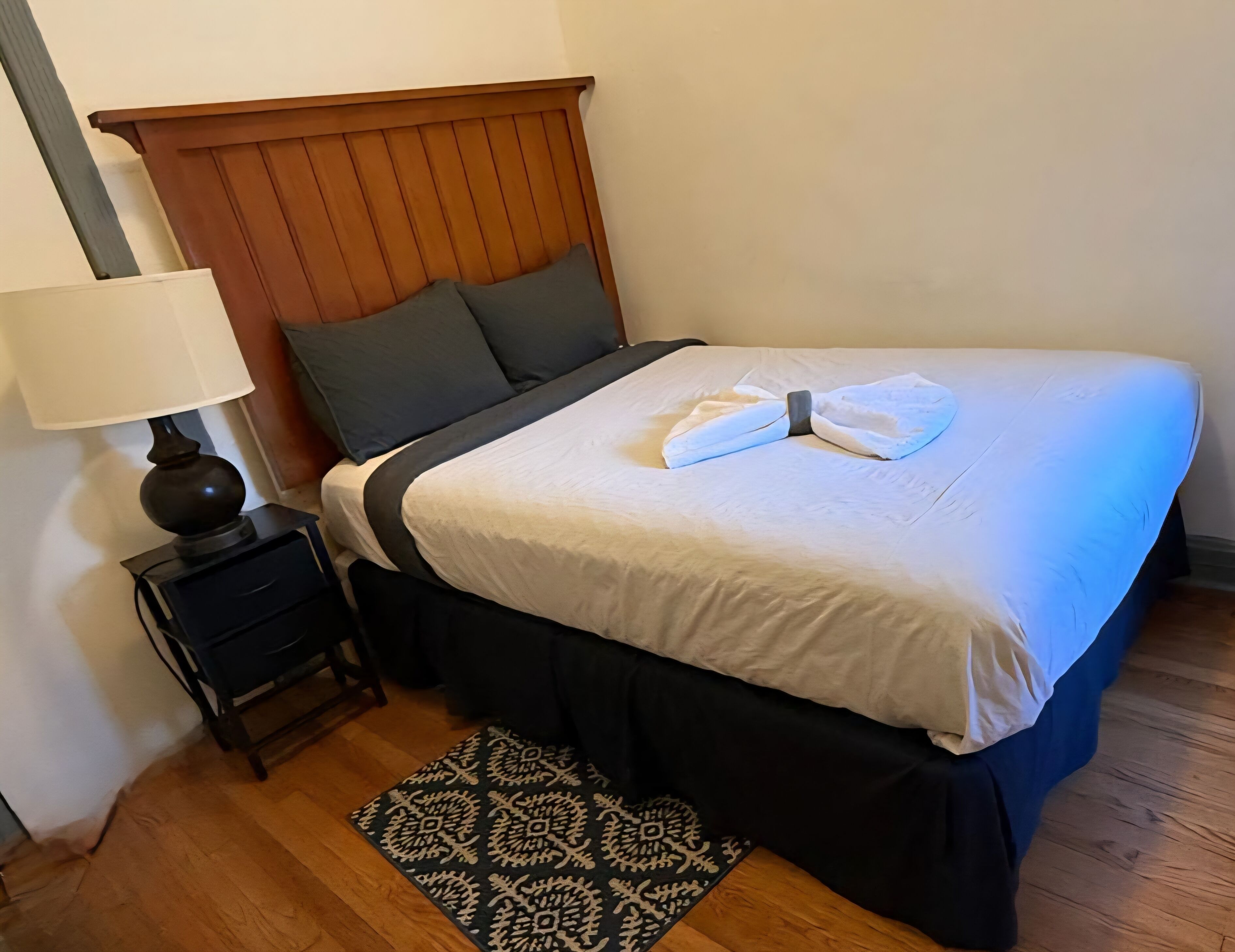 Basic Single Room | Desk, laptop workspace, iron/ironing board (on request), WiFi (free)