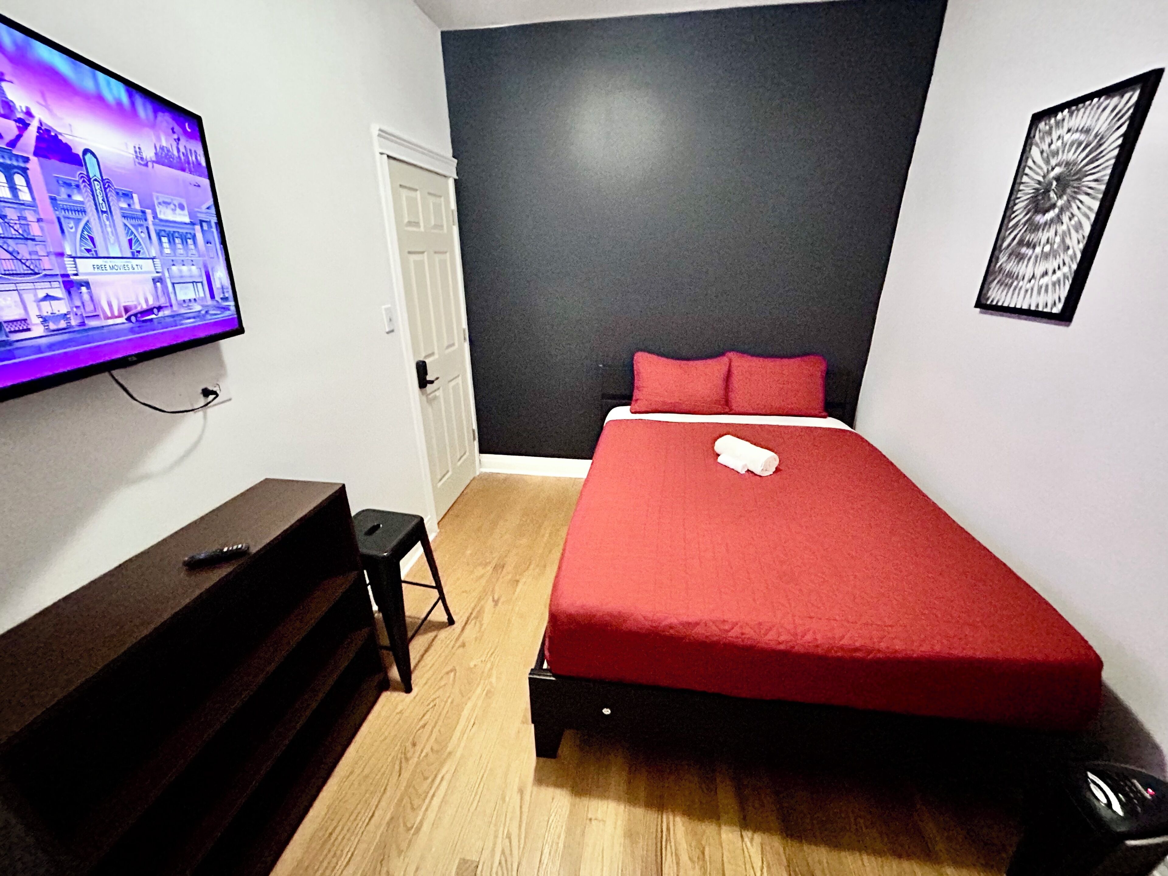 Panoramic Room, Non Smoking, Shared Bathroom | Individually furnished, desk, laptop workspace, iron/ironing board