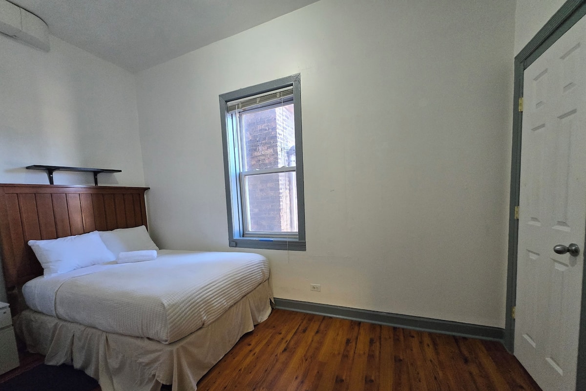 1 habitación, muebles diferentes y escritorio