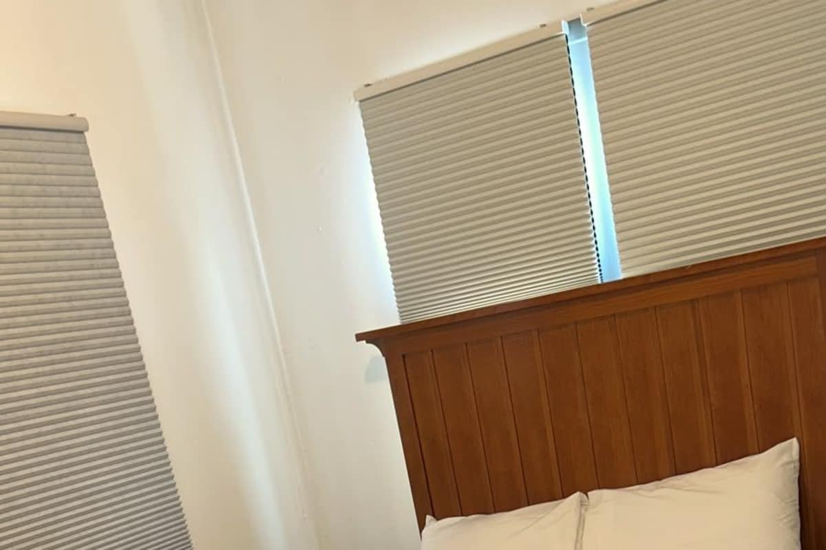 Traditional Room, Non Smoking, Shared Bathroom | Desk, laptop workspace, iron/ironing board (on request), free WiFi