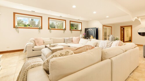 Luxury Suite in Glen Ellyn, IL USA