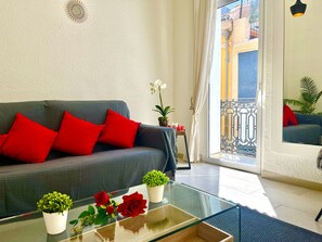 TV - San Francisco Home by Gloove (Alicante / Alacant)