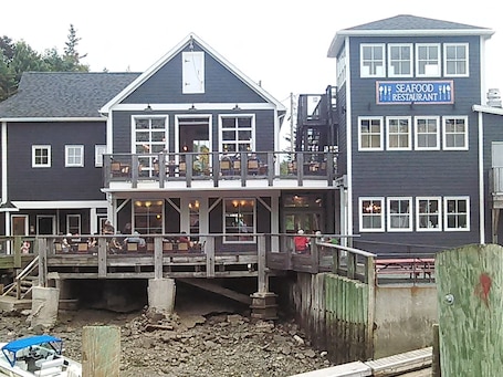 Exterior. Welcome to Dolphin's Rest! Your Historic Oceanfront Getaway Awaits!