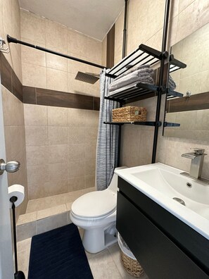 Hårføner, håndklær, såpe og sjampo