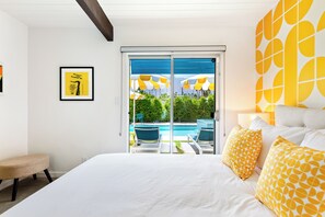 4 bedrooms, desk, iron/ironing board, travel cot - Jazz House: Cool classic vibes (Palm Springs)