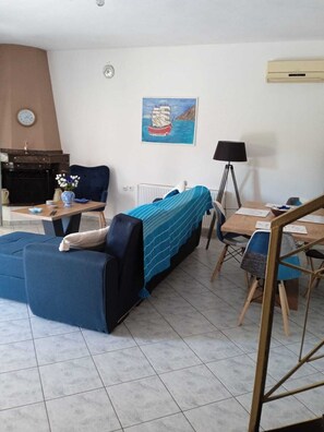 TV - The Sunny House (Nees Pagases)