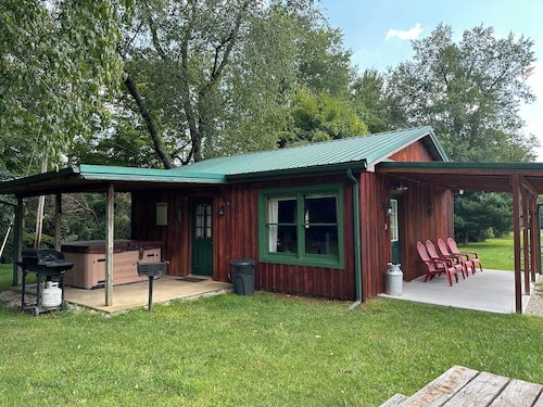 Starr Valley Cabin is a 2 Bedroom Cabin 1/2 mile to Old Mans Cave State Park