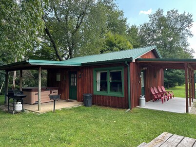 Starr Valley Cabin is a 2 Bedroom Cabin 1/2 mile to Old Mans Cave State Park