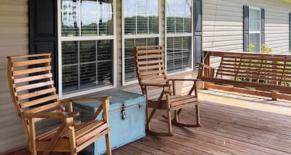 Country getaway, near Troy University for family in for a visit.