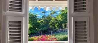 Charming Nevis Cottage with pool and ocean view on grounds of Hermitage Inn