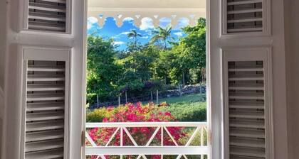 Charming Nevis Cottage with pool and ocean view on grounds of Hermitage Inn