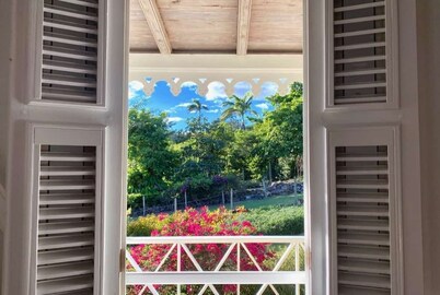 Charming Nevis Cottage with pool and ocean view on grounds of Hermitage Inn