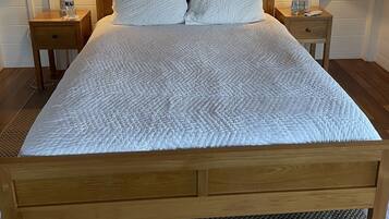 3 bedrooms, in-room safe, desk, free WiFi