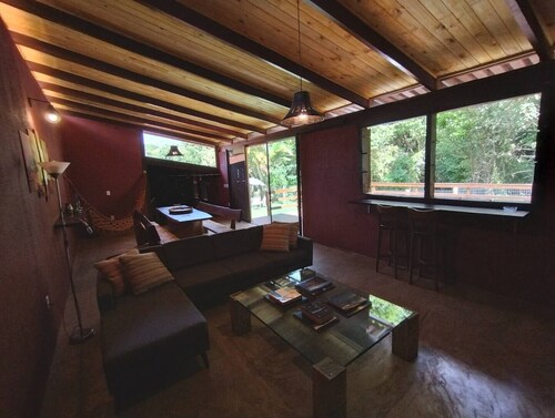 Country house, exuberant nature, fresh air, mountain views.