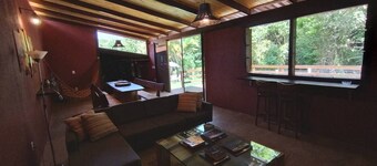 Country house, exuberant nature, fresh air, mountain views.