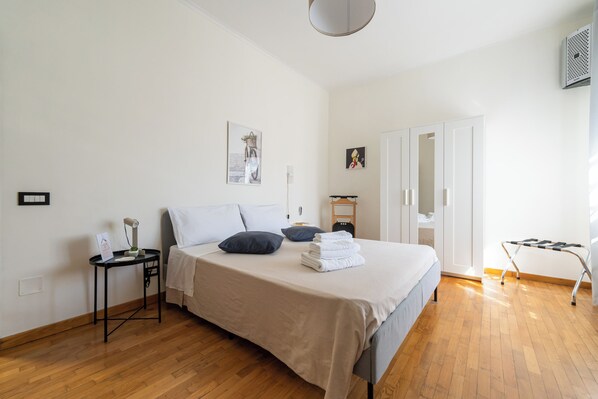 2 chambres, fer et planche à repasser, lit parapluie, Wi-Fi gratuit