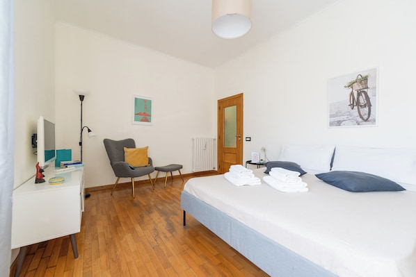 2 bedrooms, iron/ironing board, travel crib, free WiFi