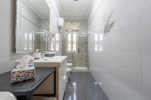 Shower, hair dryer, bidet, towels - Interno27 - Naples Fuorigrotta Stadium Exhibition Metro (napoli)