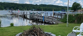 Bluebird Cottage: Cozy Rustic Lakefront Escape at The Pier, Perfect for 6!