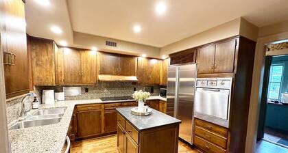 Spacious 5BR Home! Walk to ND & Downtown! Sleeps 10+