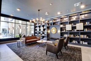 Interior - King Beds-Walk Score 81 & Parking 3047 (Scottsdale)