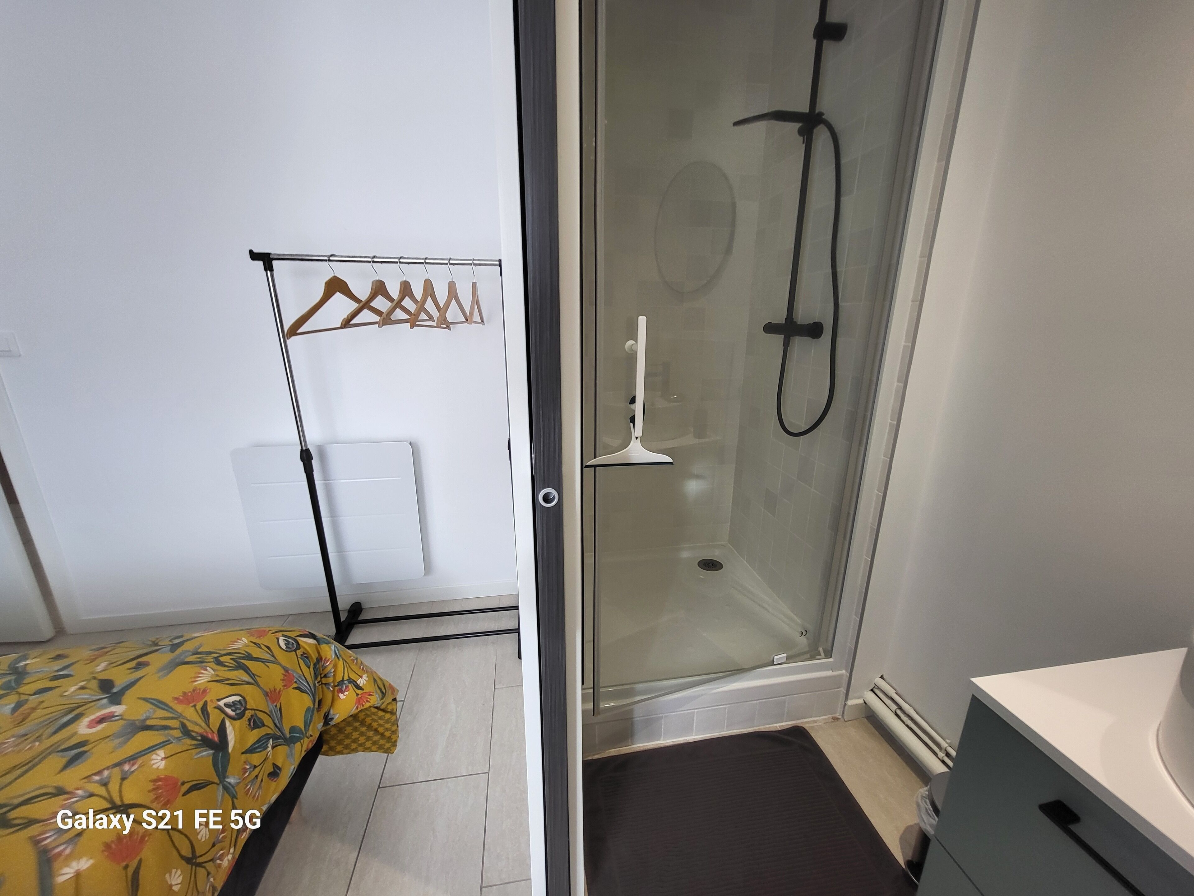 3 chambres, fer et planche à repasser, Wi-Fi gratuit, draps fournis