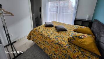 3 chambres, fer et planche à repasser, Wi-Fi gratuit, draps fournis