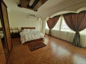 4 عدّة غرف نوم ومكواة/لوح كي وواي فاي مجانًا وملاءات أسرّة