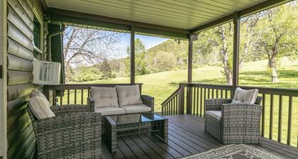 Creekside Cabin - Watkins Glen, Corning, Finger Lakes with Hot Tub
