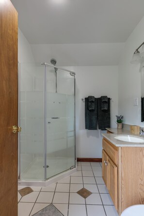 Jetted tub, hair dryer, towels, soap